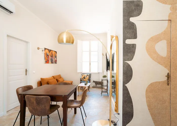 Casa - Stylish Two Bedroom In The Heart Of Trastevere Apartment *